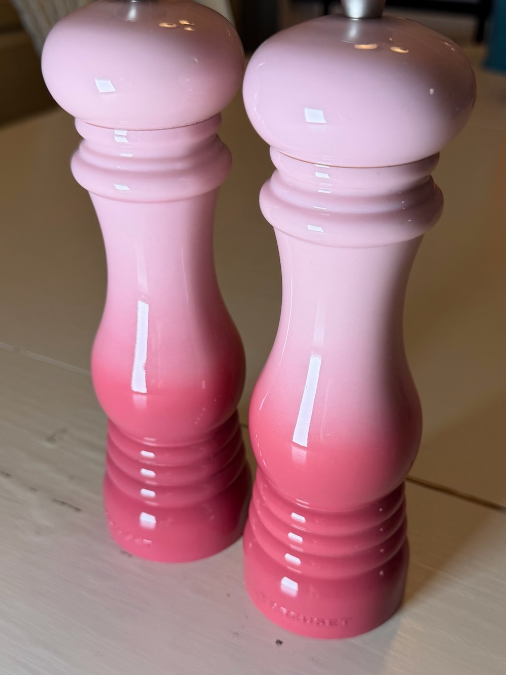Le Creuset Pink Ombre Salt and Pepper Mill Set RARE Excellent Condition!!